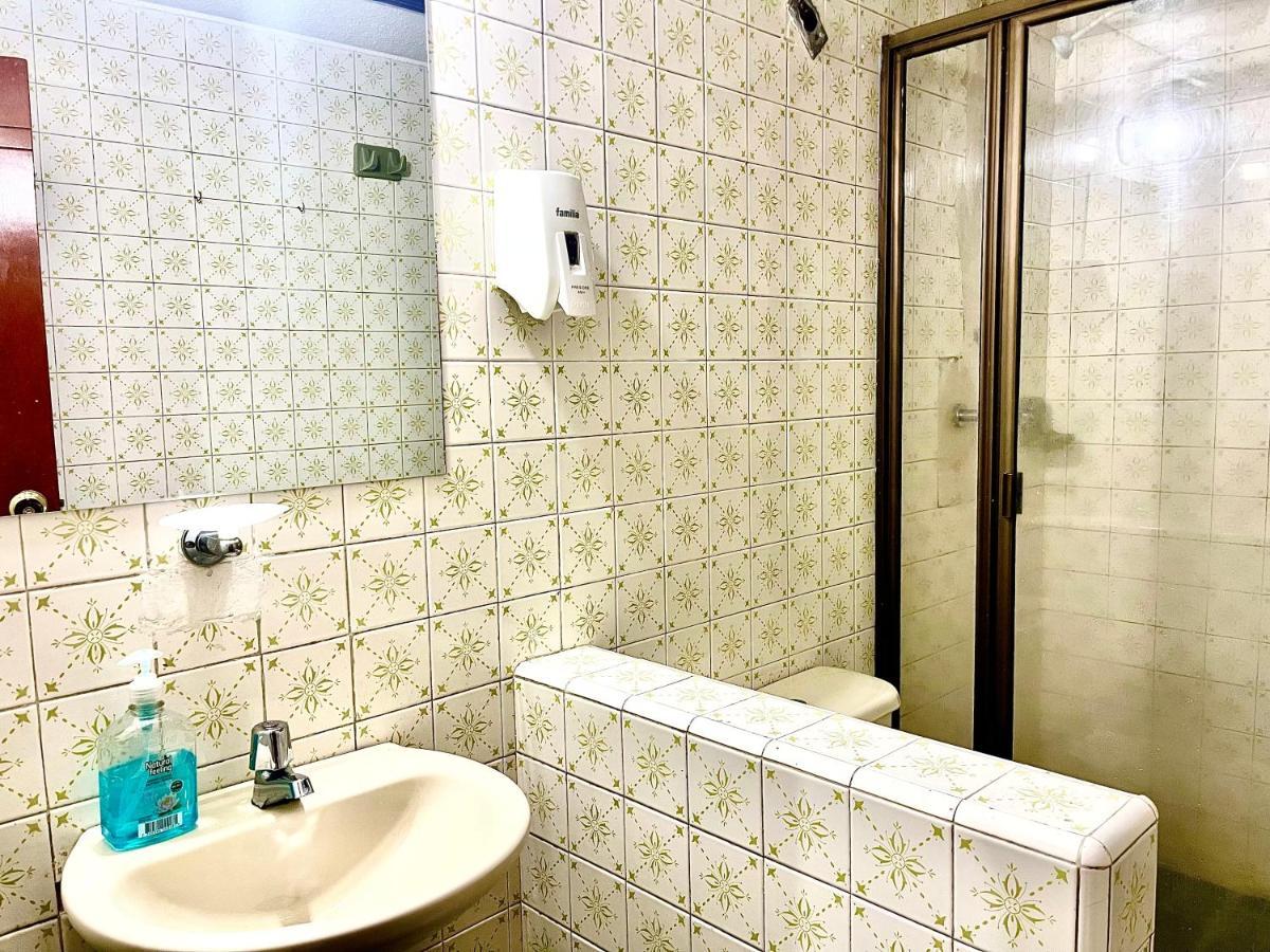 A 5 Minutos Del Aeropuerto El Dorado Homestay *
