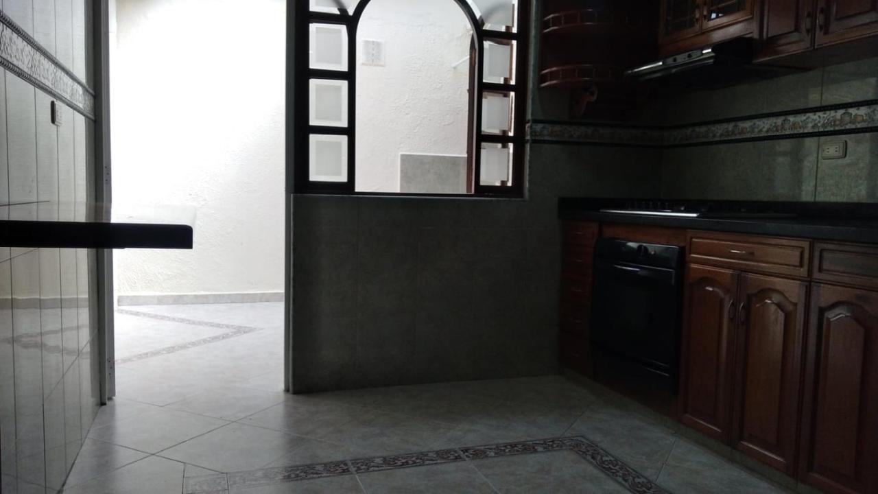 Homestay Calida, Comoda, Habitacion Amoblada Cerca Al Portal 80 *