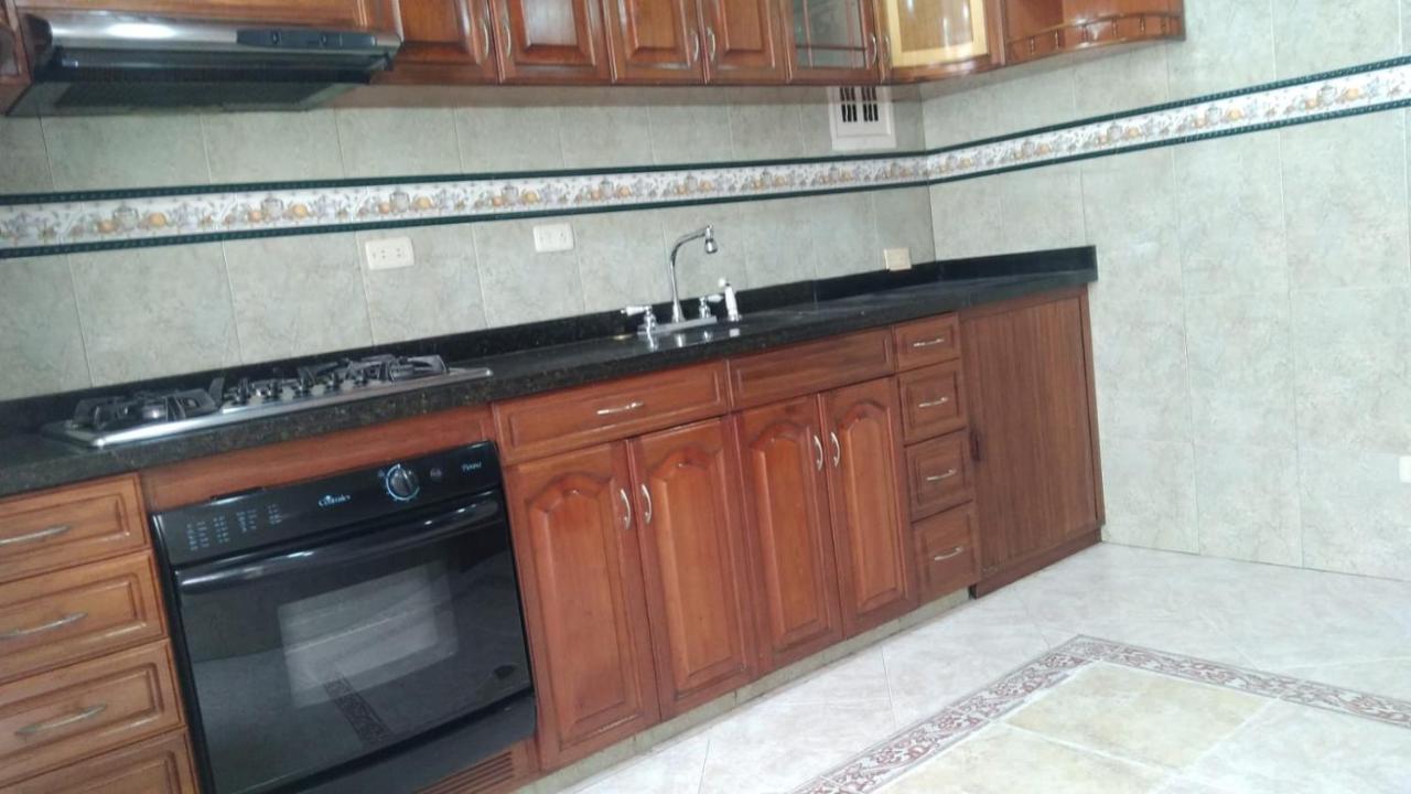 Calida, Comoda, Habitacion Amoblada Cerca Al Portal 80