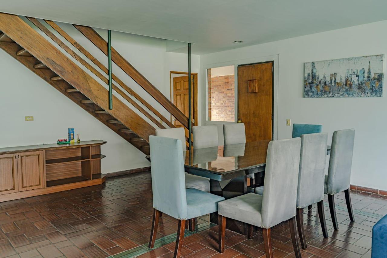 Casa Tipo Chalet Especial Grupos Grandes Holiday home