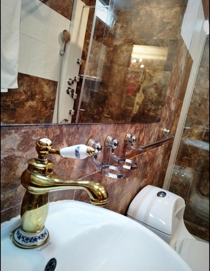 Von Astorian Hotel