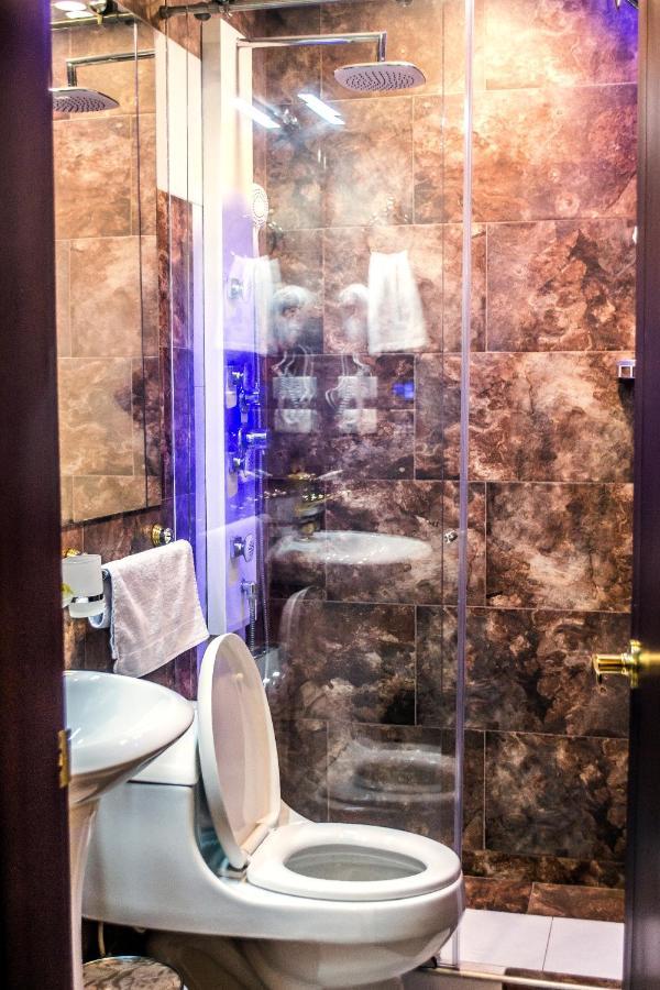 Von Astorian Hotel 4*