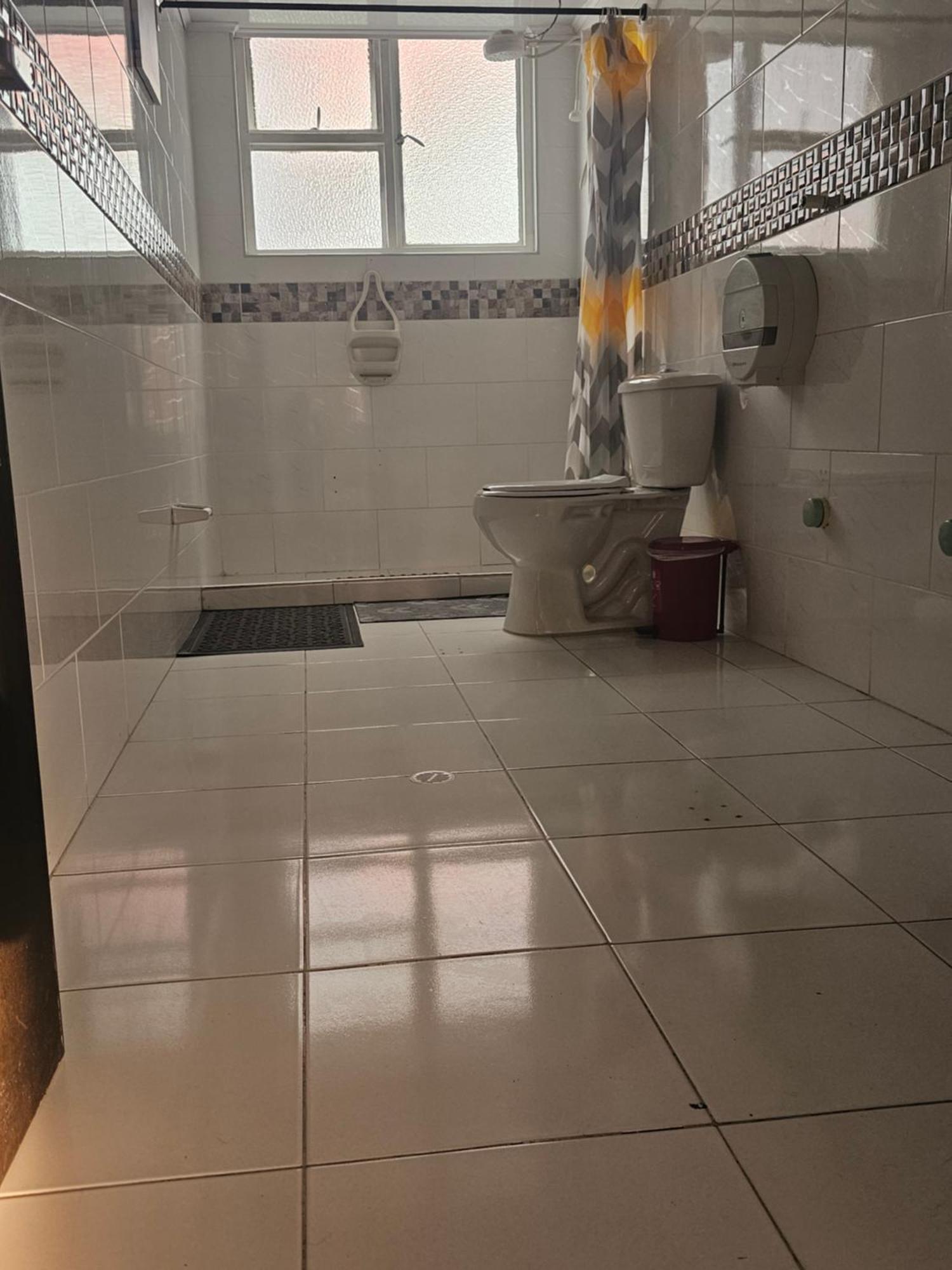 Homestay Colisseum Roma House - Turin- Campin Movistar Embajada Cubo Colsubsidio