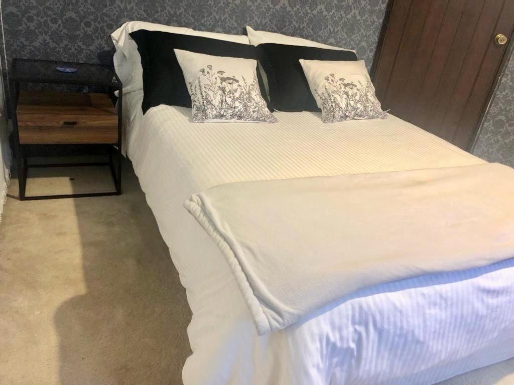 Lejos De Tu Hogar? Aqui Te Sentiras A Gusto.