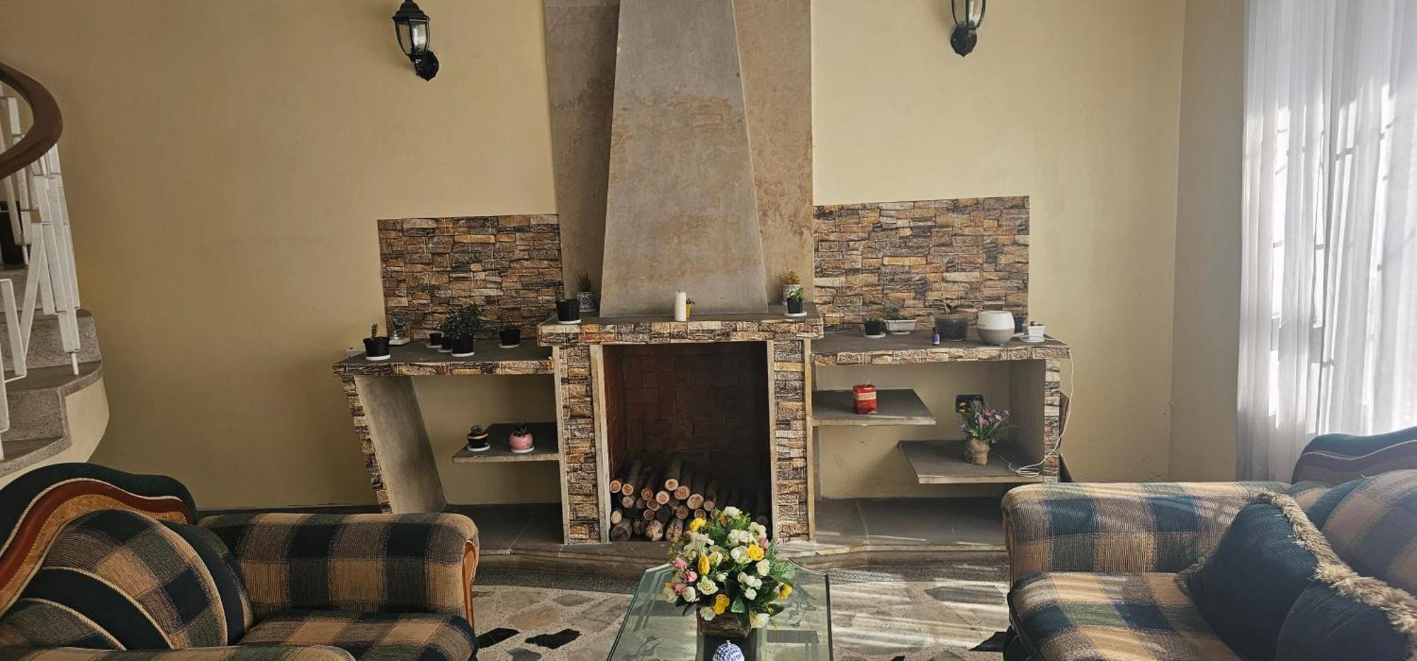 Colisseum Roma House - Turin- Campin Movistar Embajada Cubo Colsubsidio Homestay *