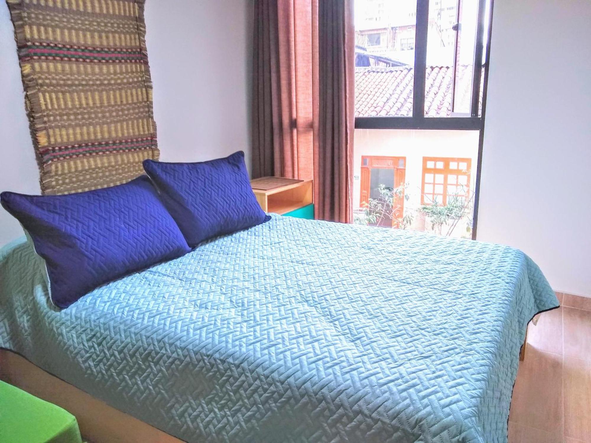 Downtown, Blue Home, Nature Inspired Apartment *