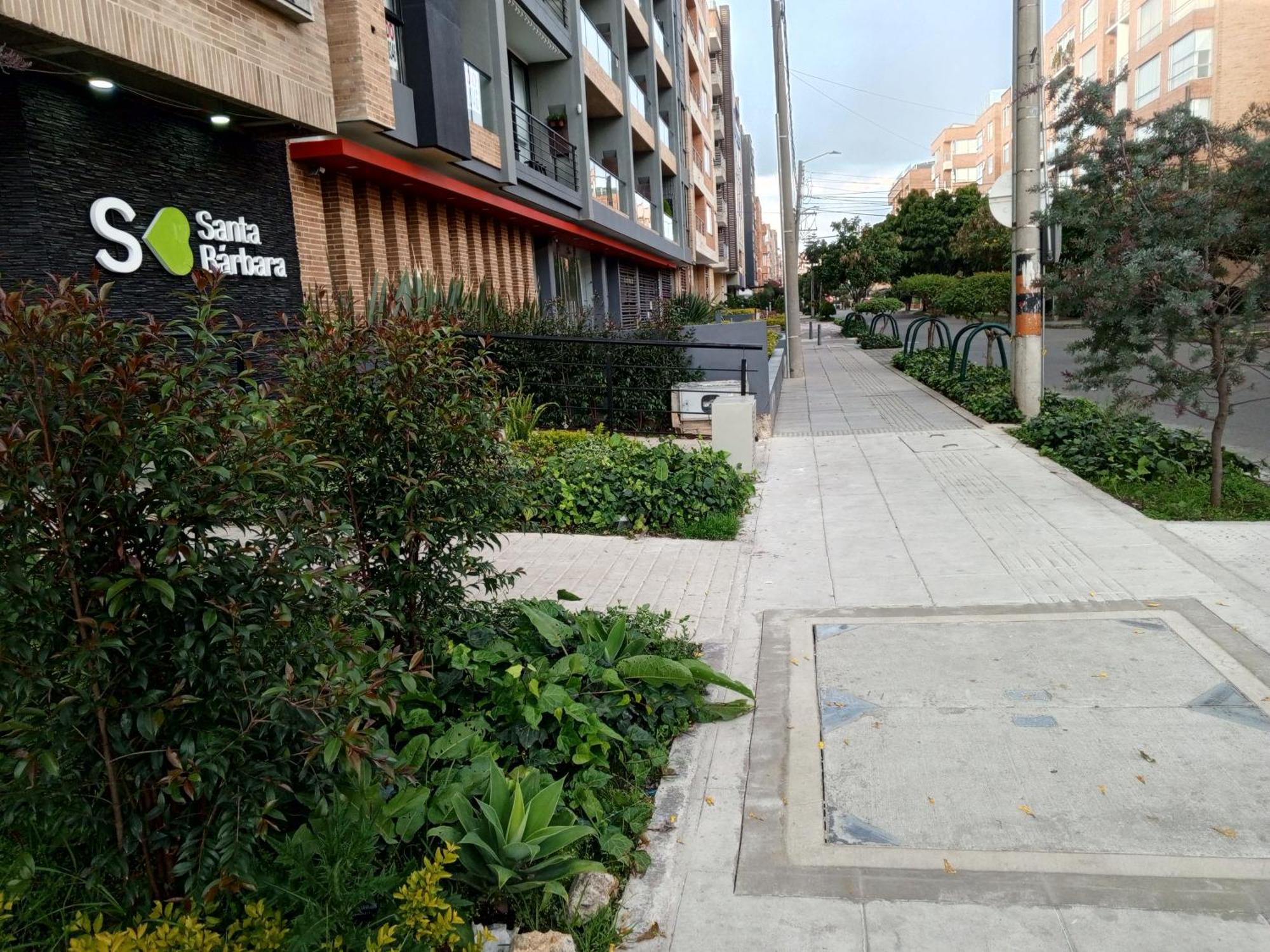 Apartment Soul Santa Barbara Executive, Wifi 300 Megas, Big Queen Size Bed, Smart Tv Netflix, Walking Distance To Unicentro Mall, Starbucks In Front Of The Building, Location Bogota