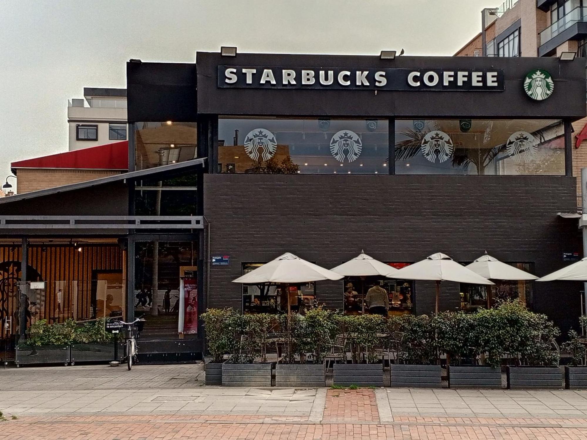 Soul Santa Barbara Executive, Wifi 300 Megas, Big Queen Size Bed, Smart Tv Netflix, Walking Distance To Unicentro Mall, Starbucks In Front Of The Building, Location Apartamento *
