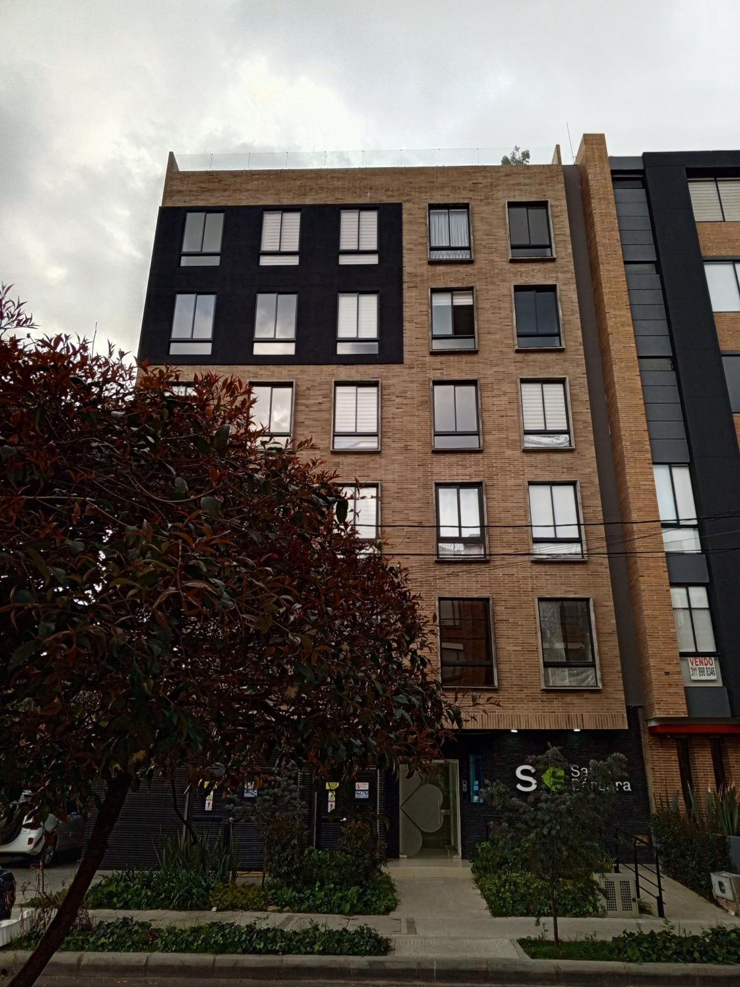 Apartment Soul Santa Barbara Executive, Wifi 300 Megas, Big Queen Size Bed, Smart Tv Netflix, Walking Distance To Unicentro Mall, Starbucks In Front Of The Building, Location