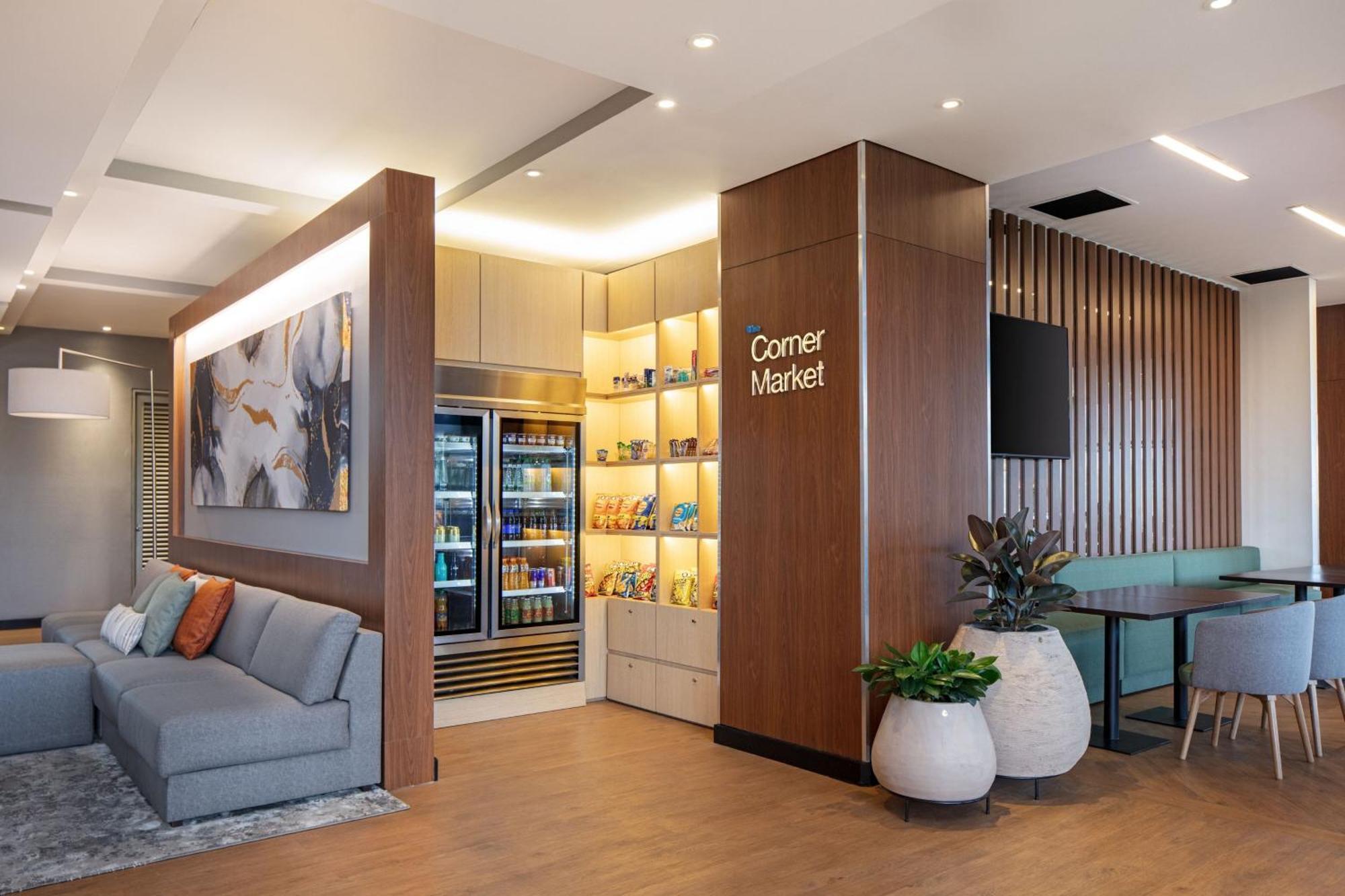 Fairfield By Marriott Embajada Hotel 4*
