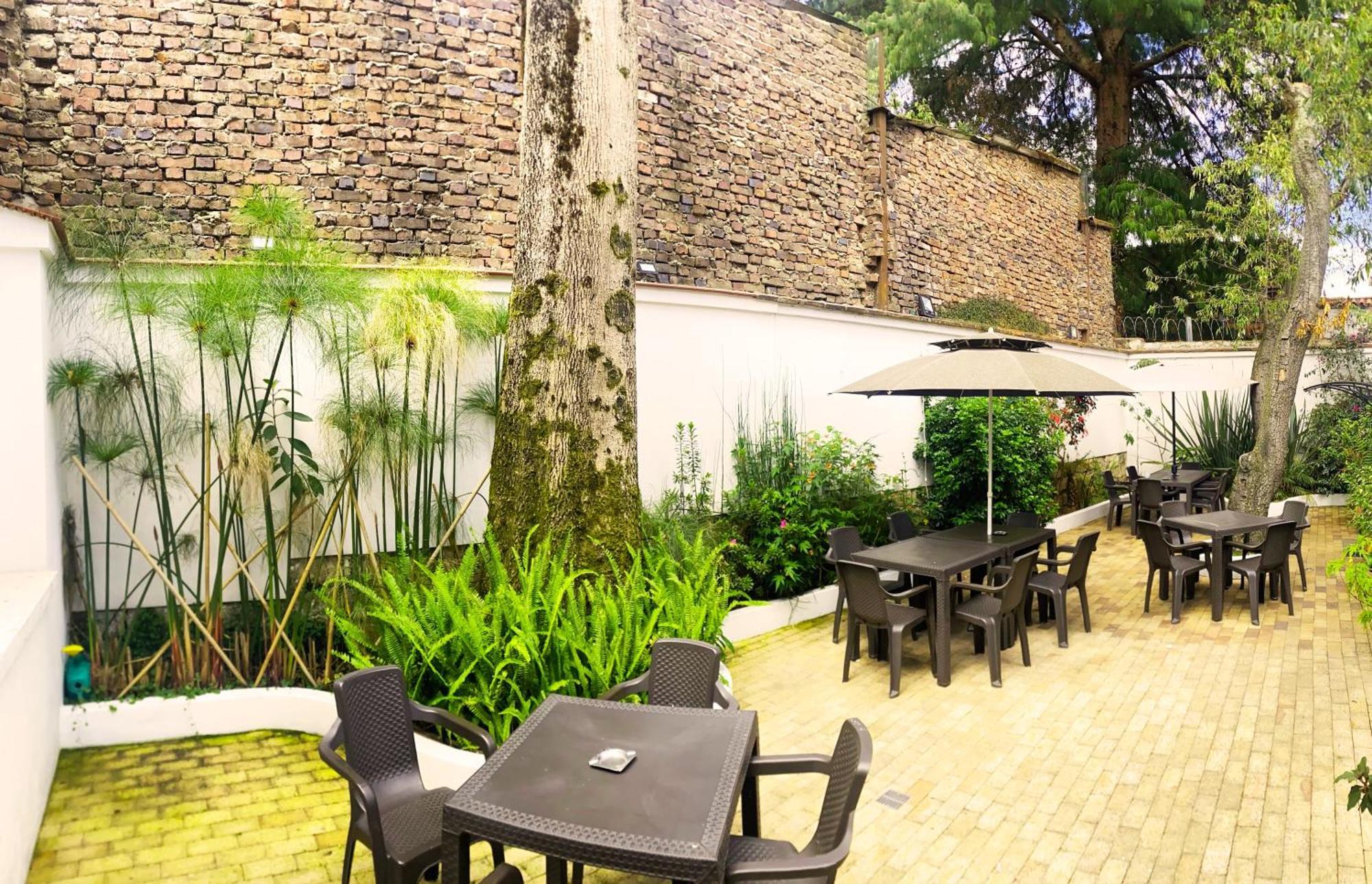Granada Hostel *