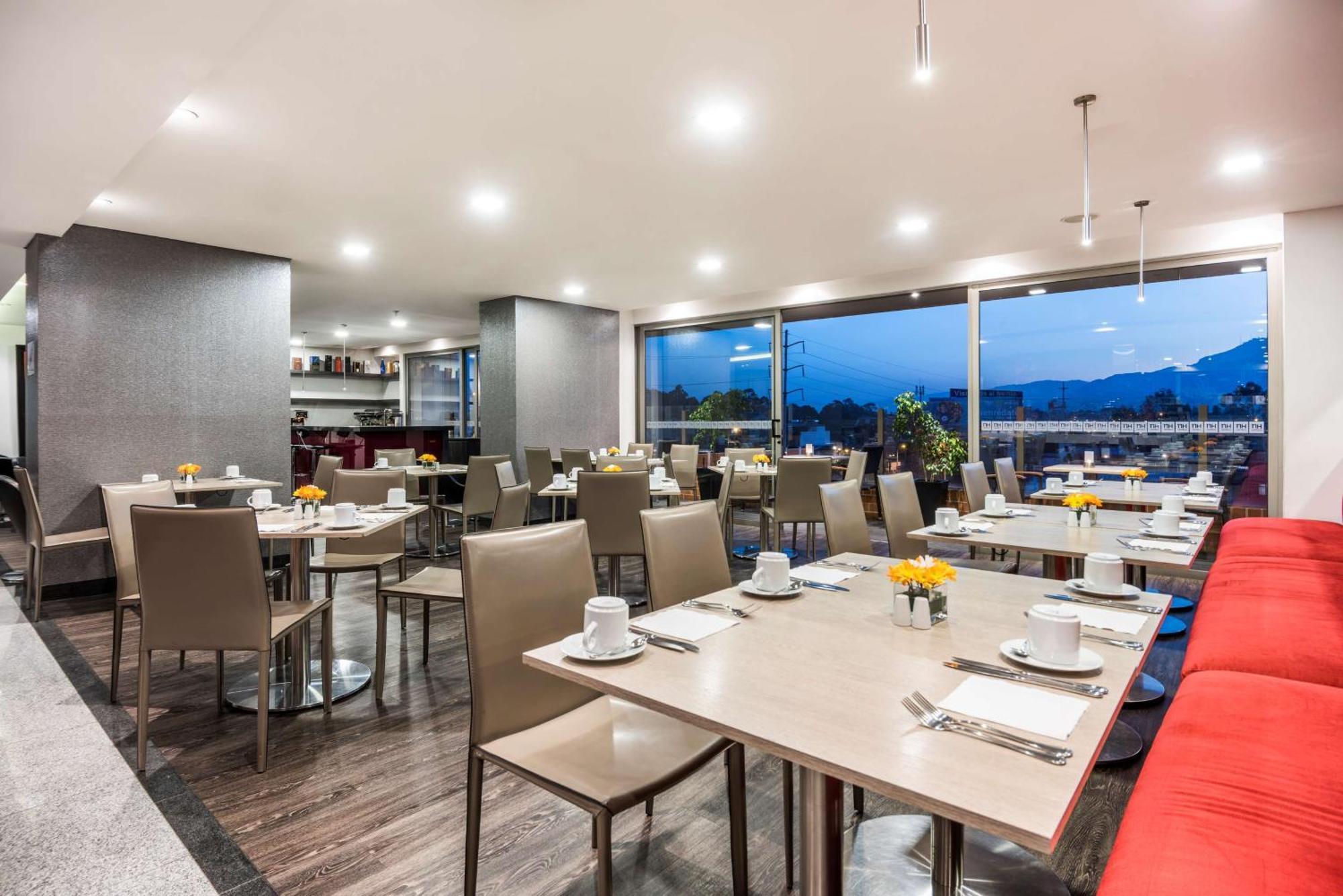 Hotel Nh Urban 26 Royal