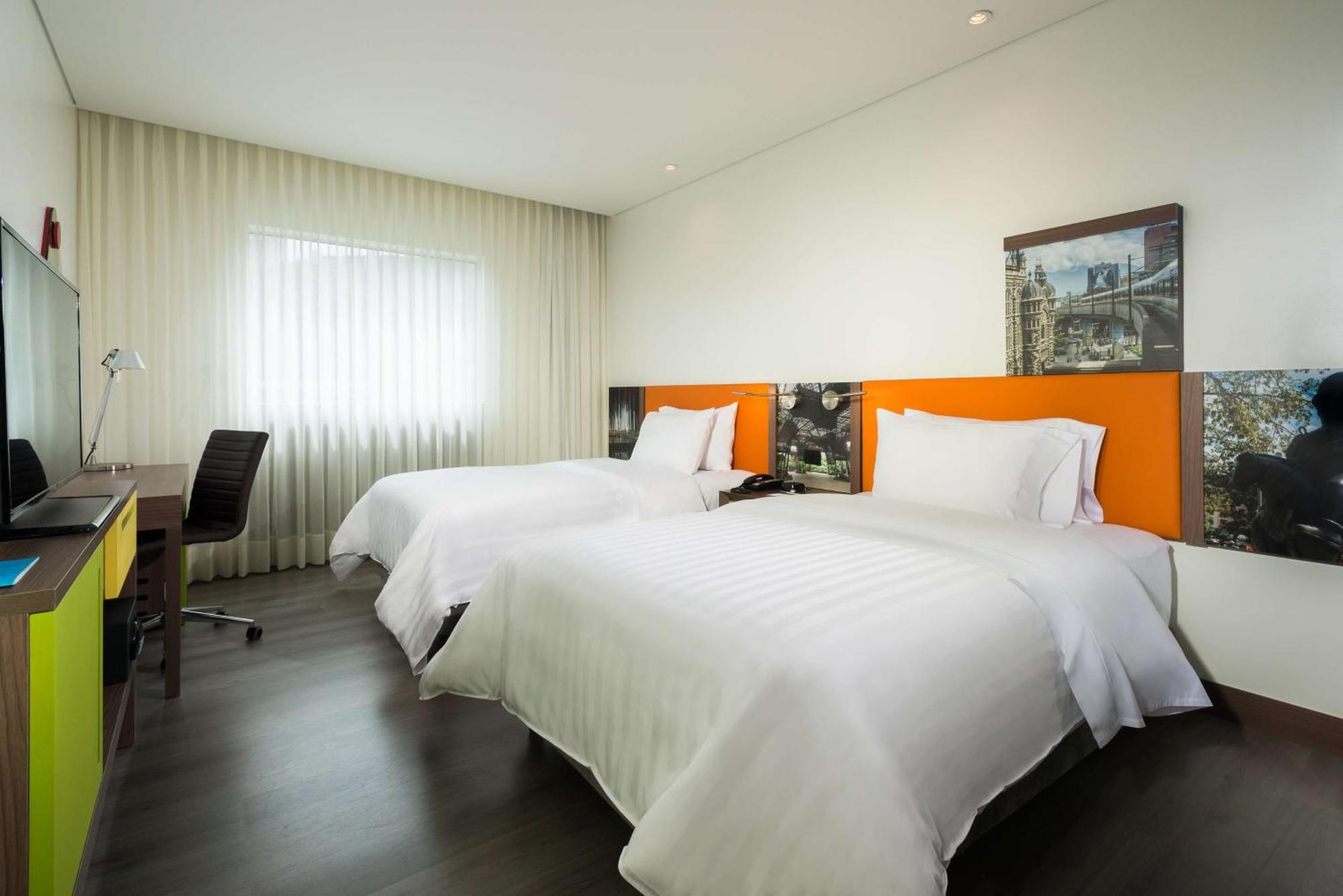 Hampton By Hilton Airport 4*