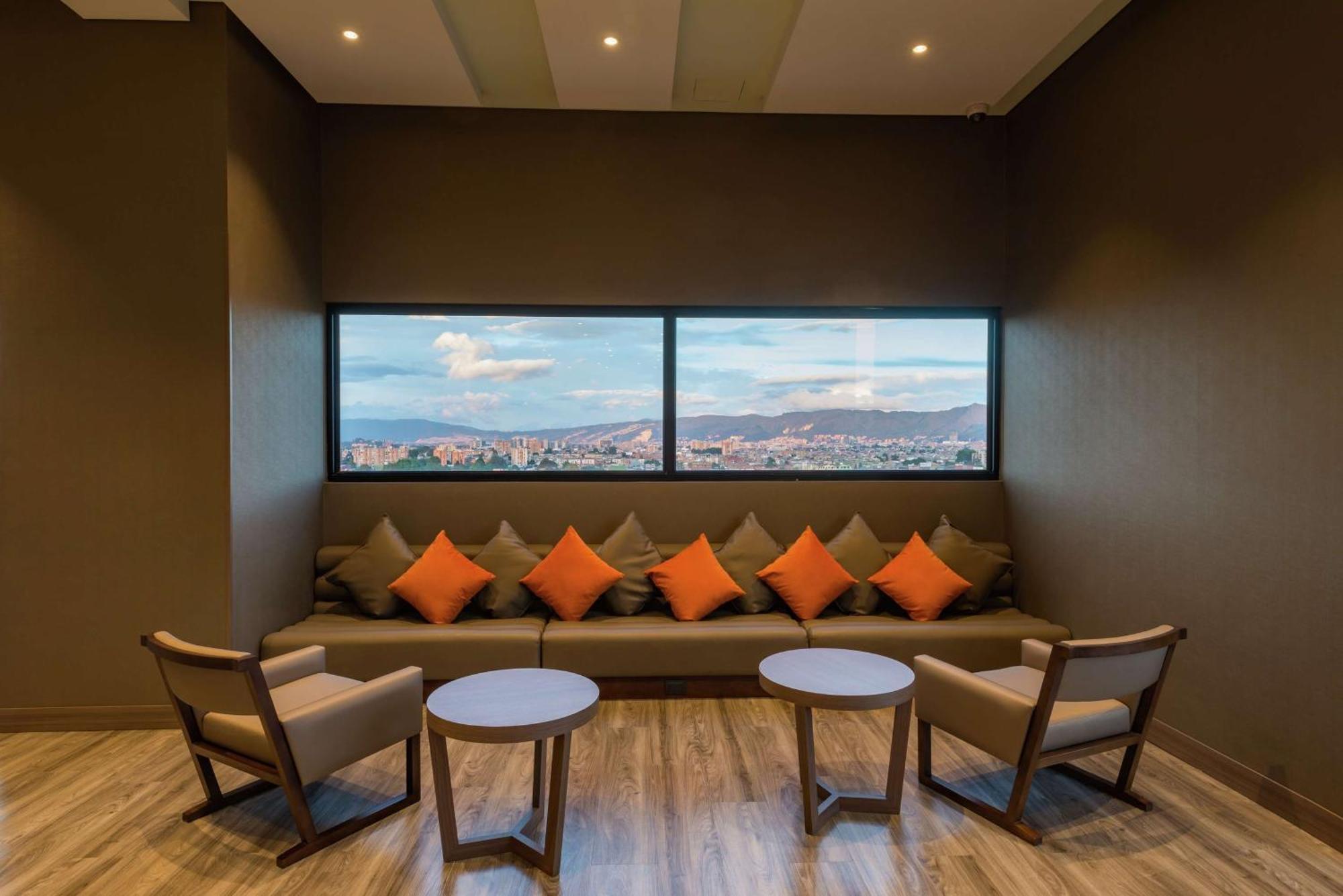 Hampton By Hilton Airport 4*