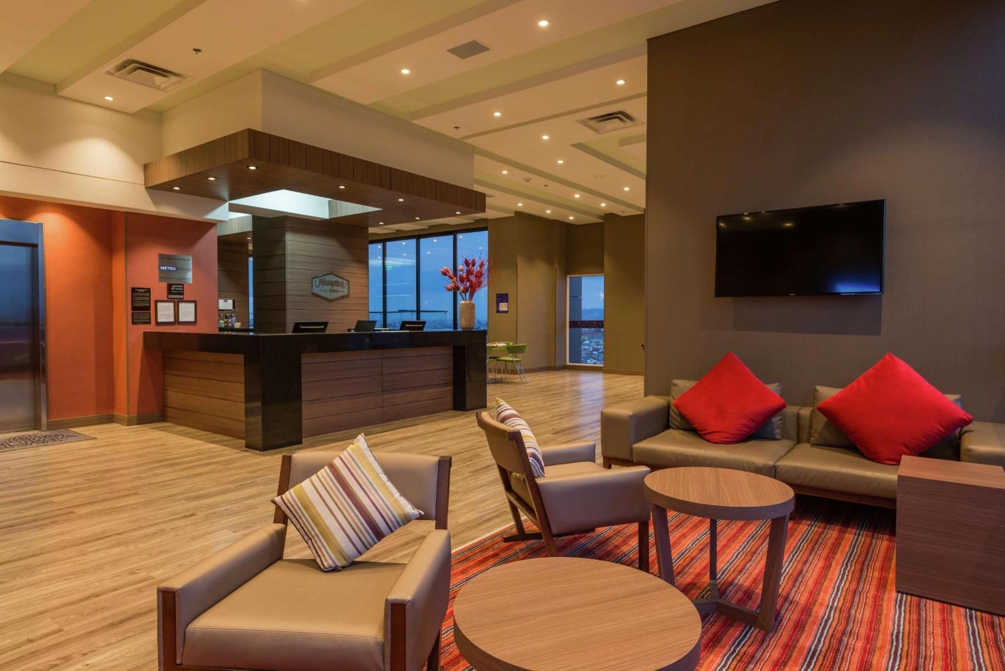 Hampton By Hilton Airport Hotel 4*