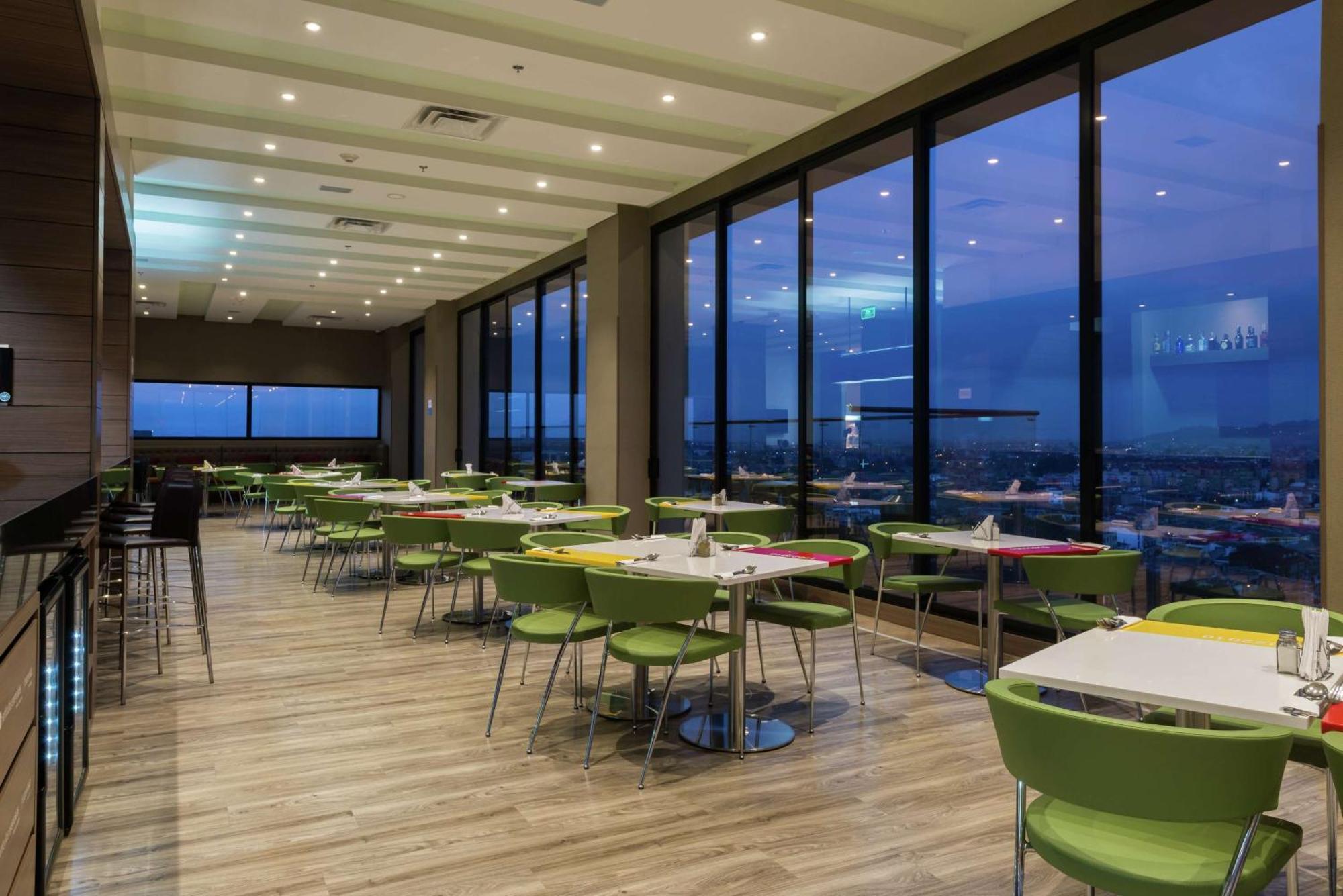 Hampton By Hilton Airport Bogota