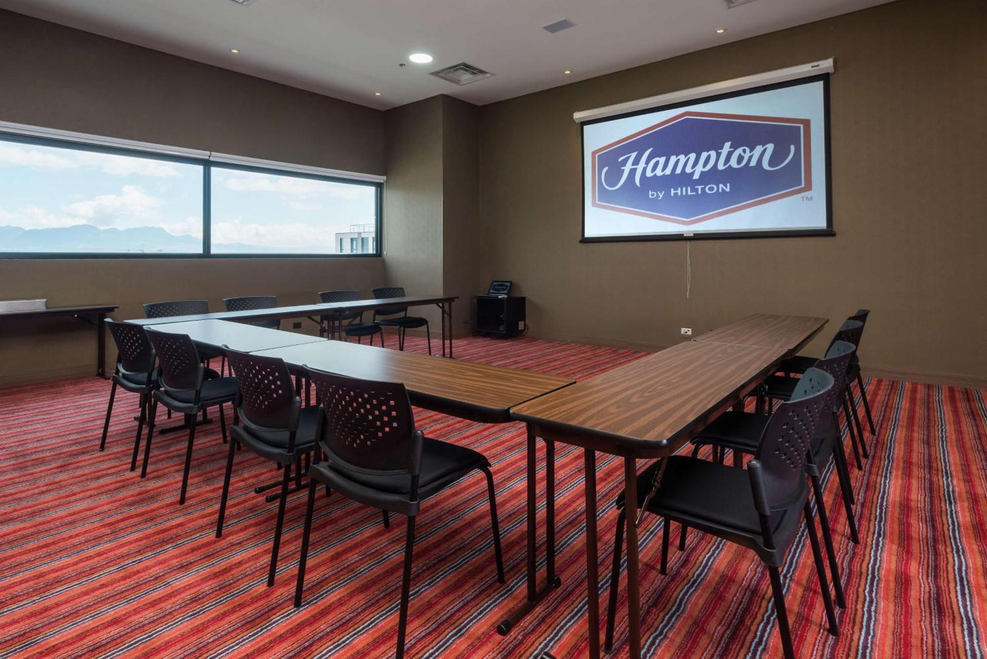 Hampton By Hilton Airport Hotel Bogota