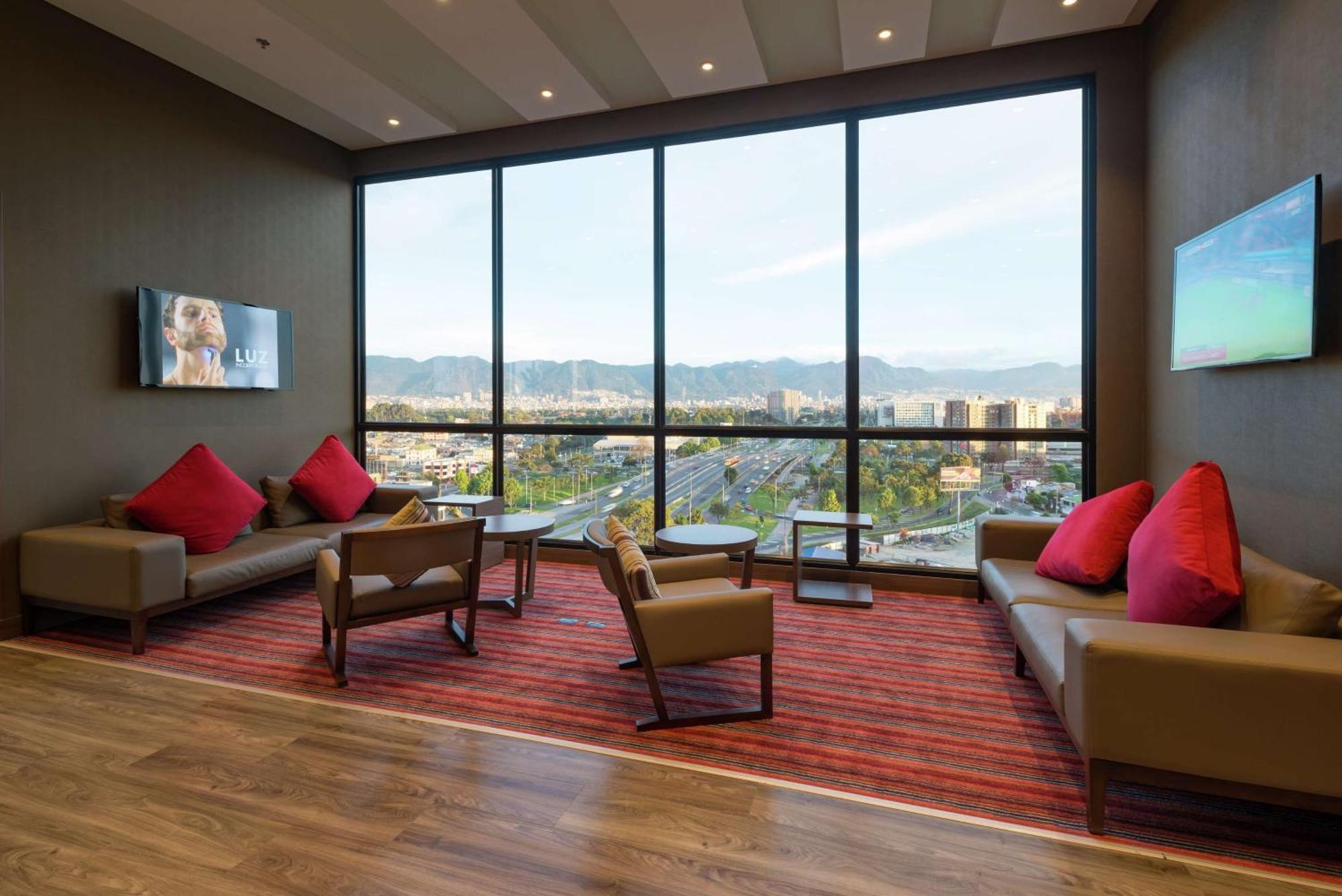 Hampton By Hilton Airport 4*