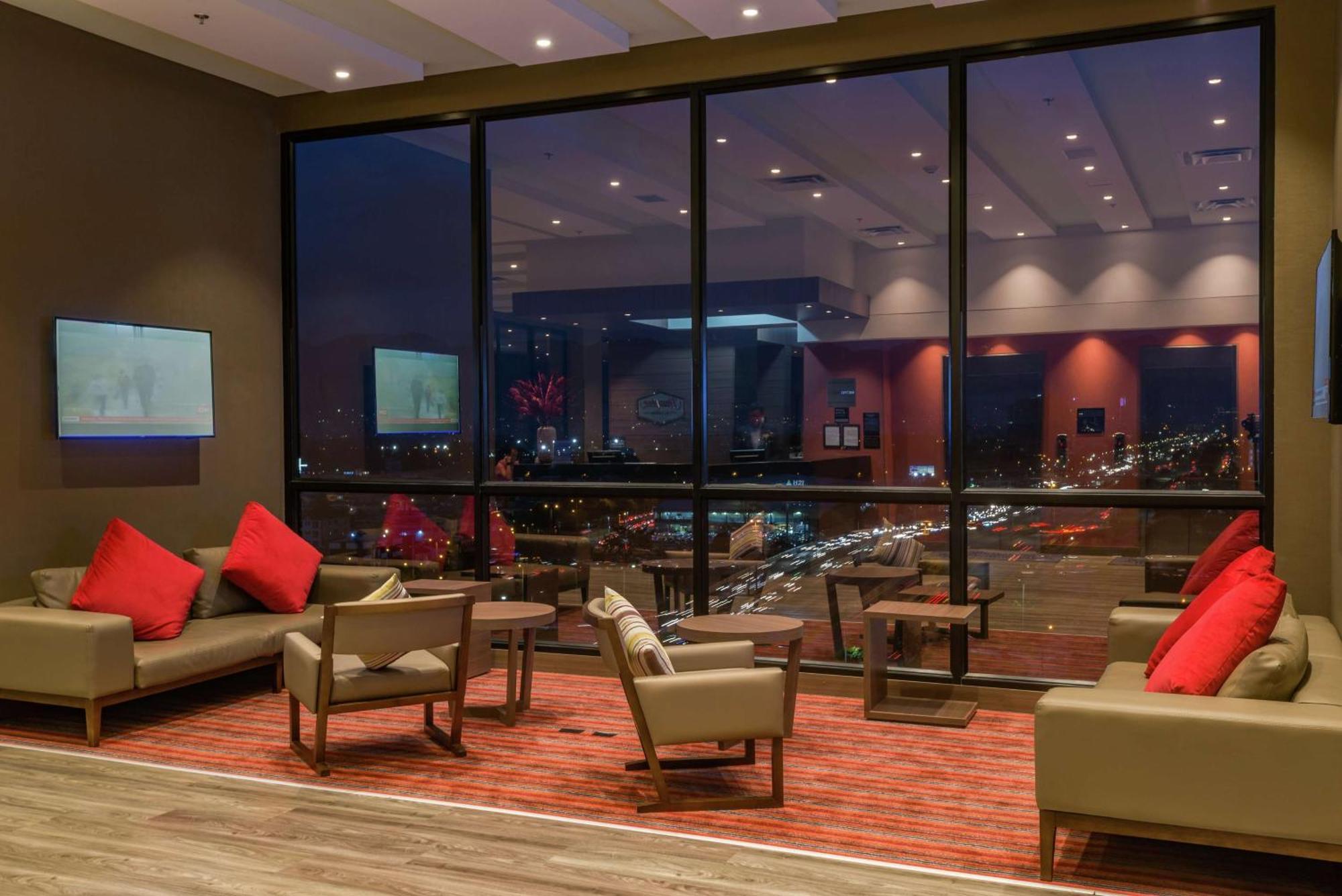 Hampton By Hilton Airport Bogota