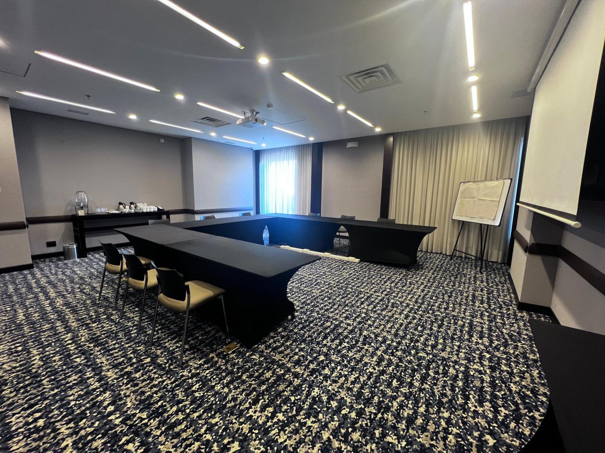 Airport By Ihg Hotel Bogota