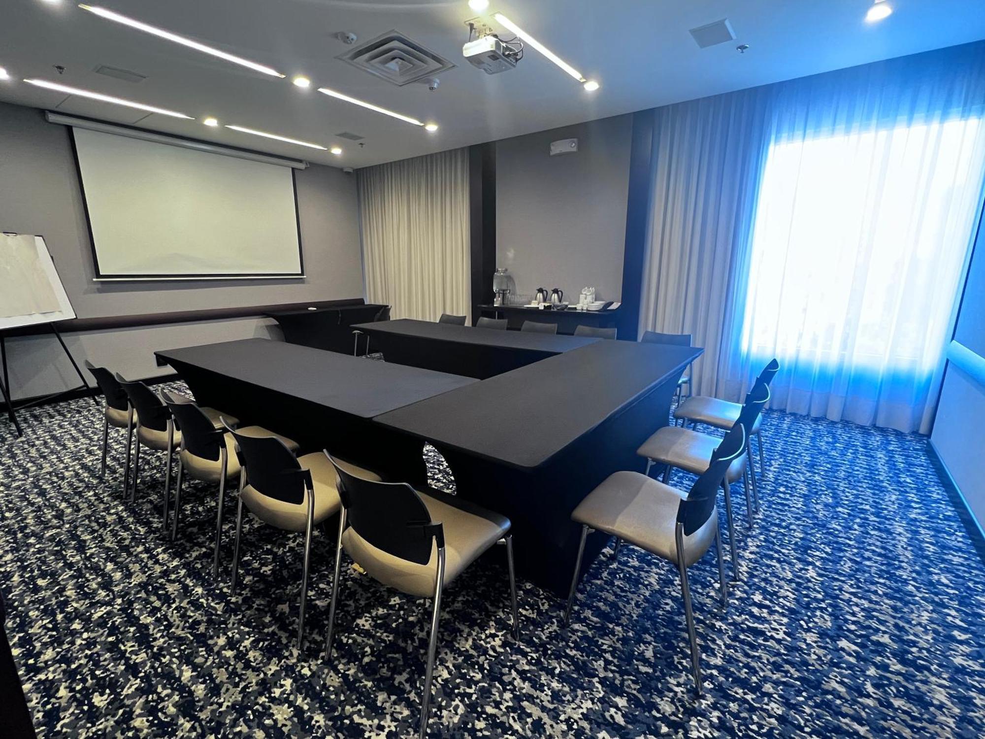 Hotel Airport By Ihg