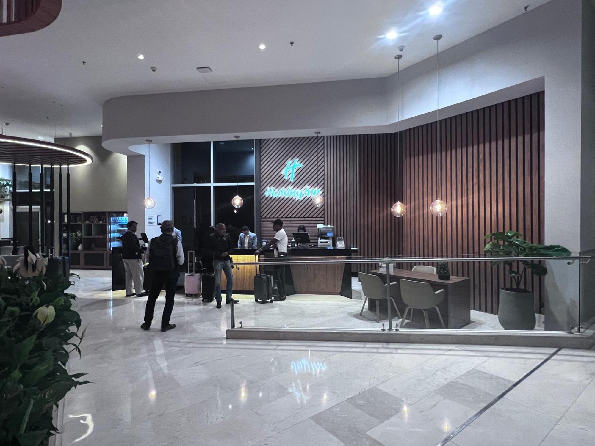 Hotel Airport By Ihg 4*