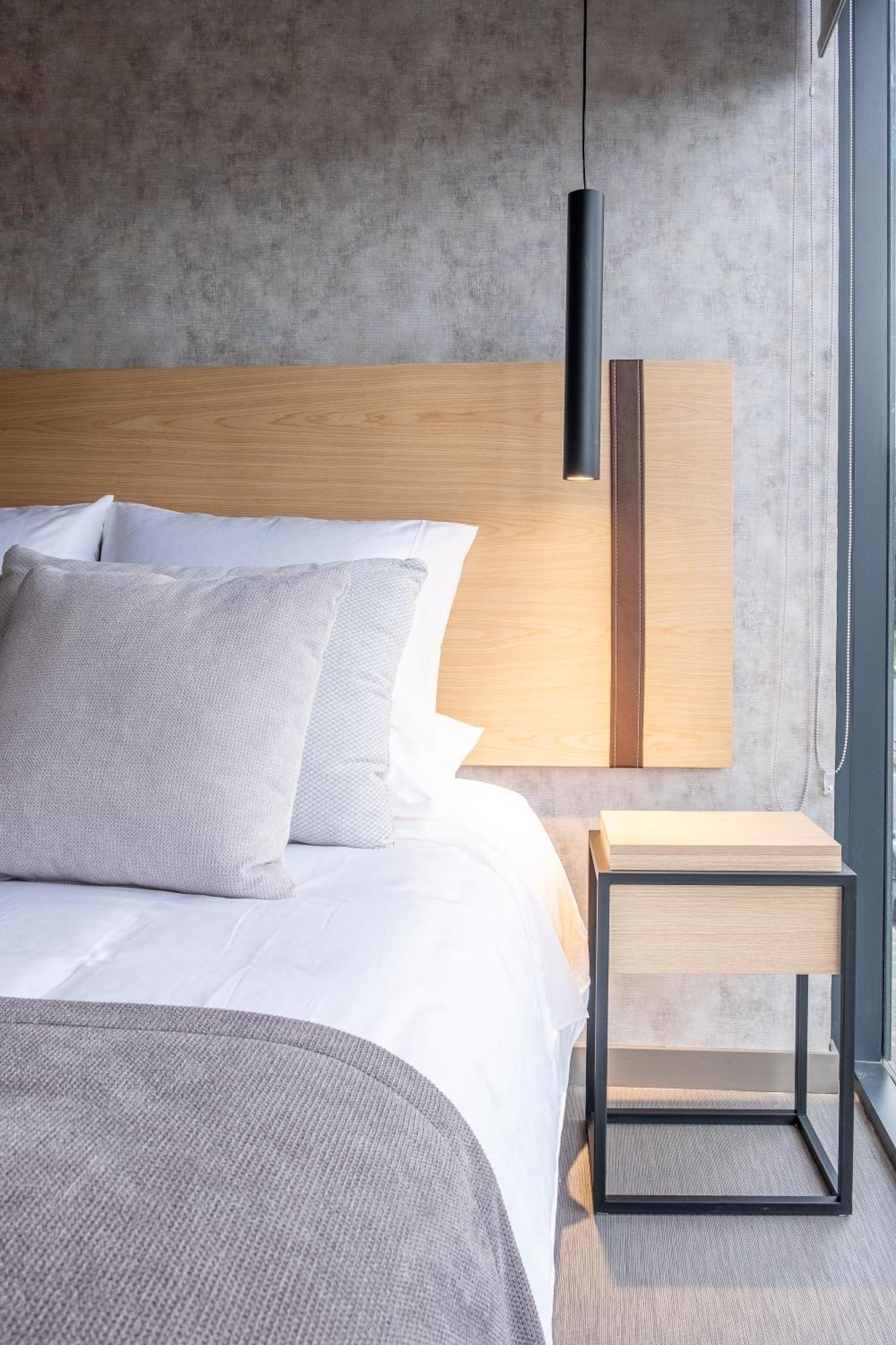 Icon 100 Luxury Apartasuites *