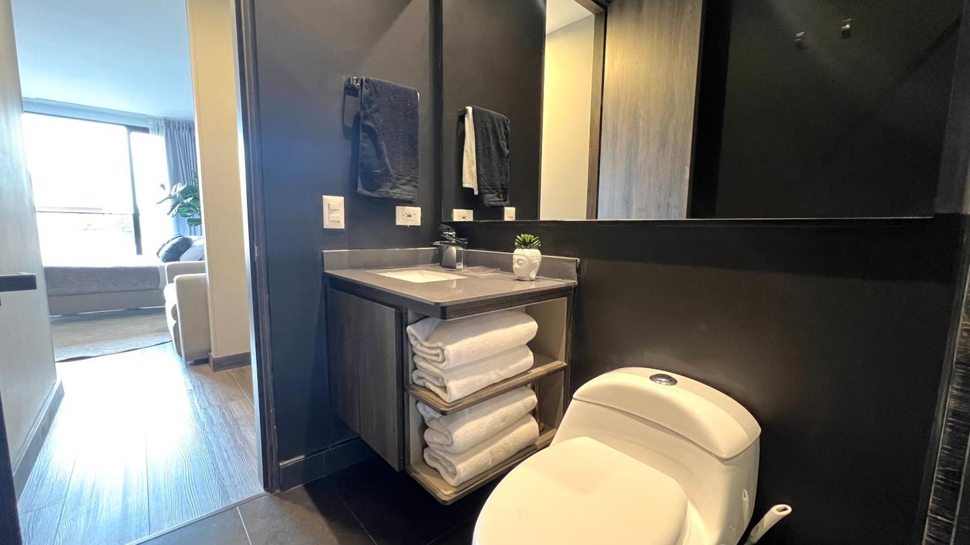 With Amenities, Coworking, Service, Gym Apartment *