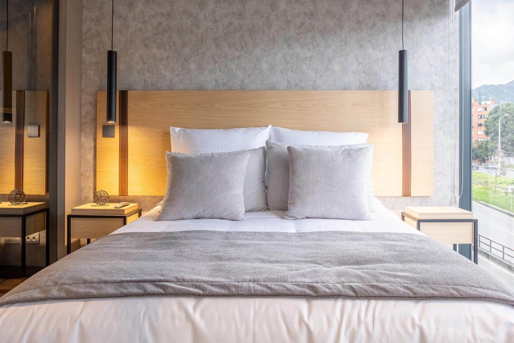 Icon 100 Luxury Apartasuites *