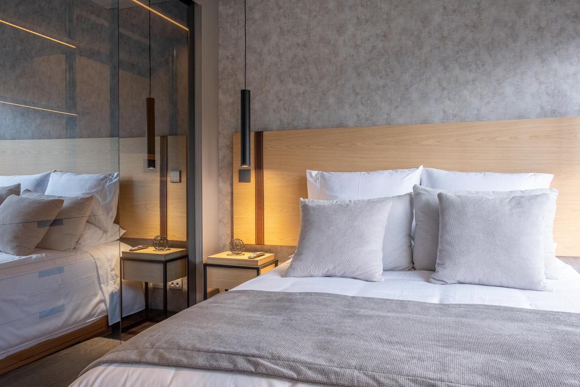 Icon 100 Luxury Apartasuites