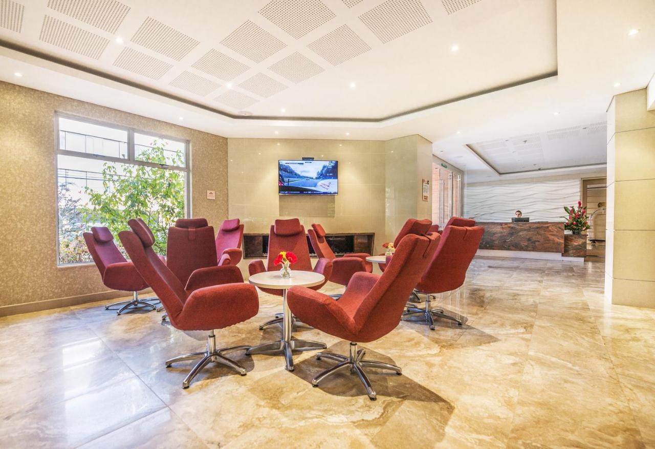 Apartahotel Apartamentos Plaza Suites