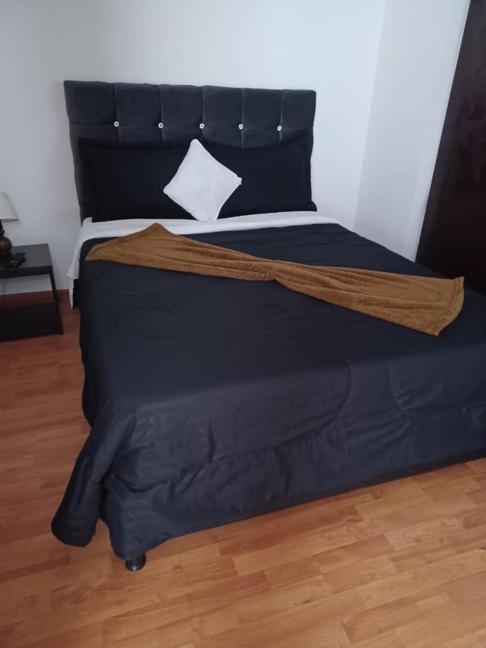 Apartment Sector De Corferias , Y A 5 Cuadras, Embajada Americana 10 Cuadras, Cerca Al Can , G 12 , Universidad Nacional , Aeropuerto A 2 Cuadras Estacion Ciudad Universitaria Marque-tresdiecisietecincoveintisieteveintiseistreintayu