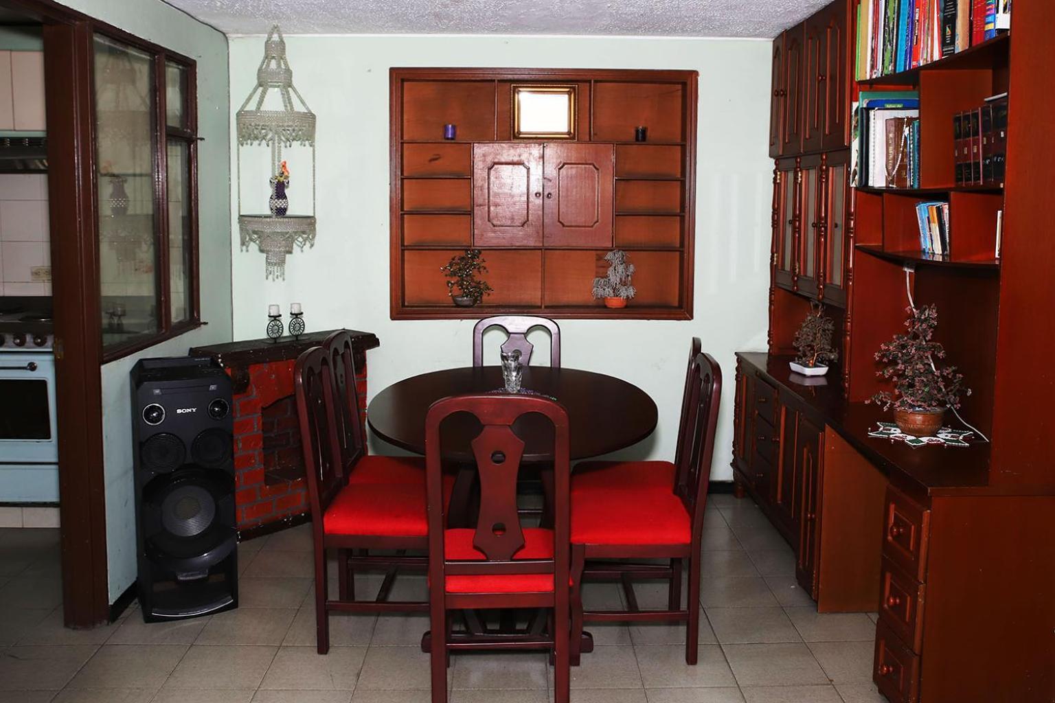 Homestay Grande Con Iluminacion Natural, *
