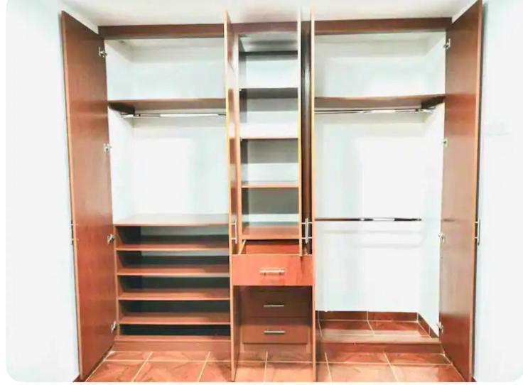 Pleasant Level Close To Shops *