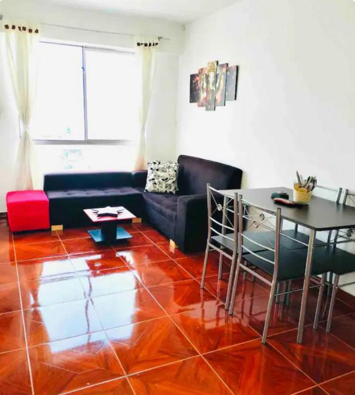 Pleasant Level Close To Shops Apartment