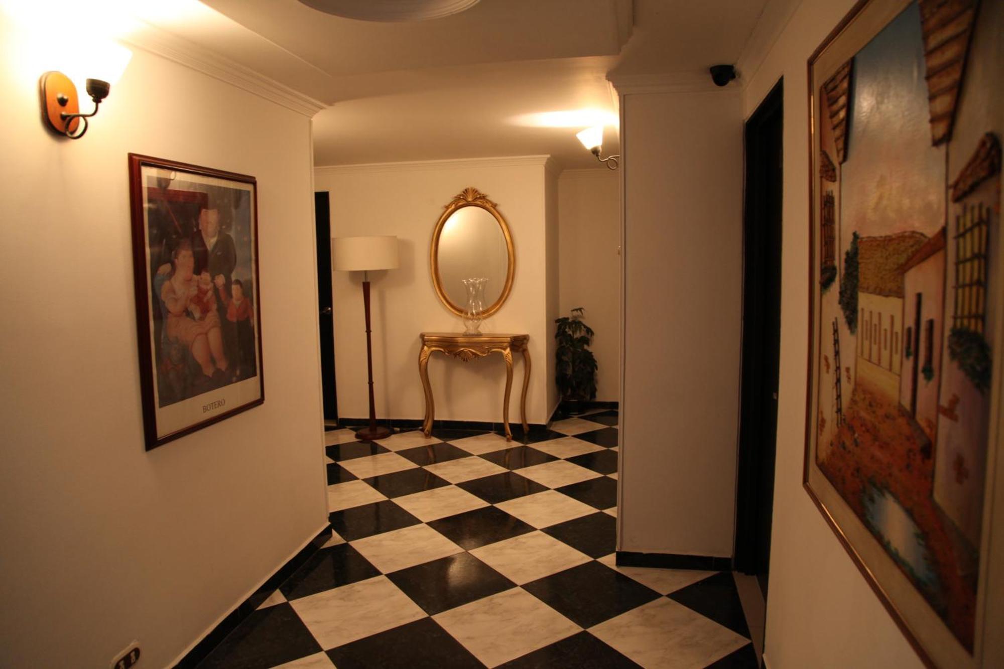 Gran Marquez, Y Hotel