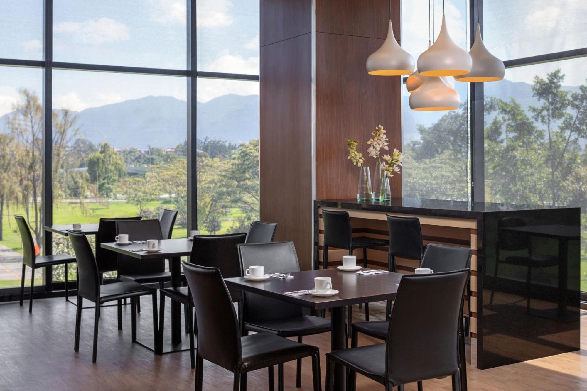 Hotel Fairfield By Marriott Embajada