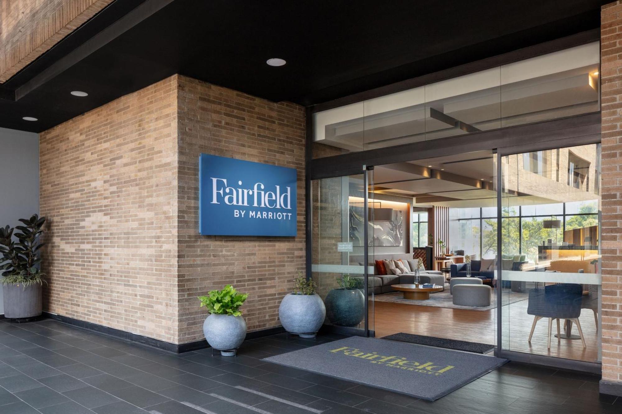 Hotel Fairfield By Marriott Embajada