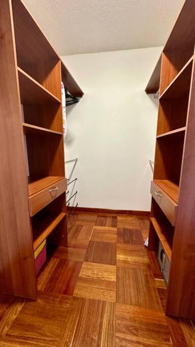 Escape, Brand New Flat With Wooden Accent In Upper Class Neighborhood In Apartment *
