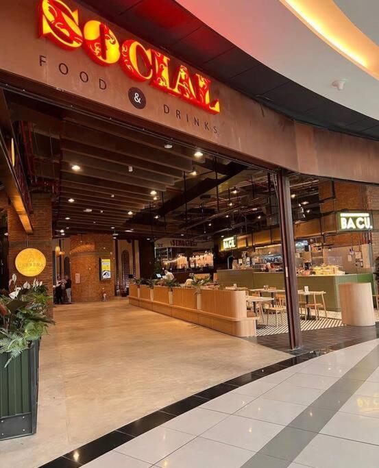 Escape, Brand New Flat With Wooden Accent In Upper Class Neighborhood In Apartment *