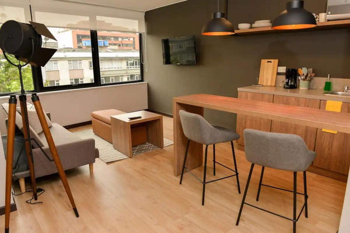 Great Space In Perfect Area! Walk Everywhere! Bogota