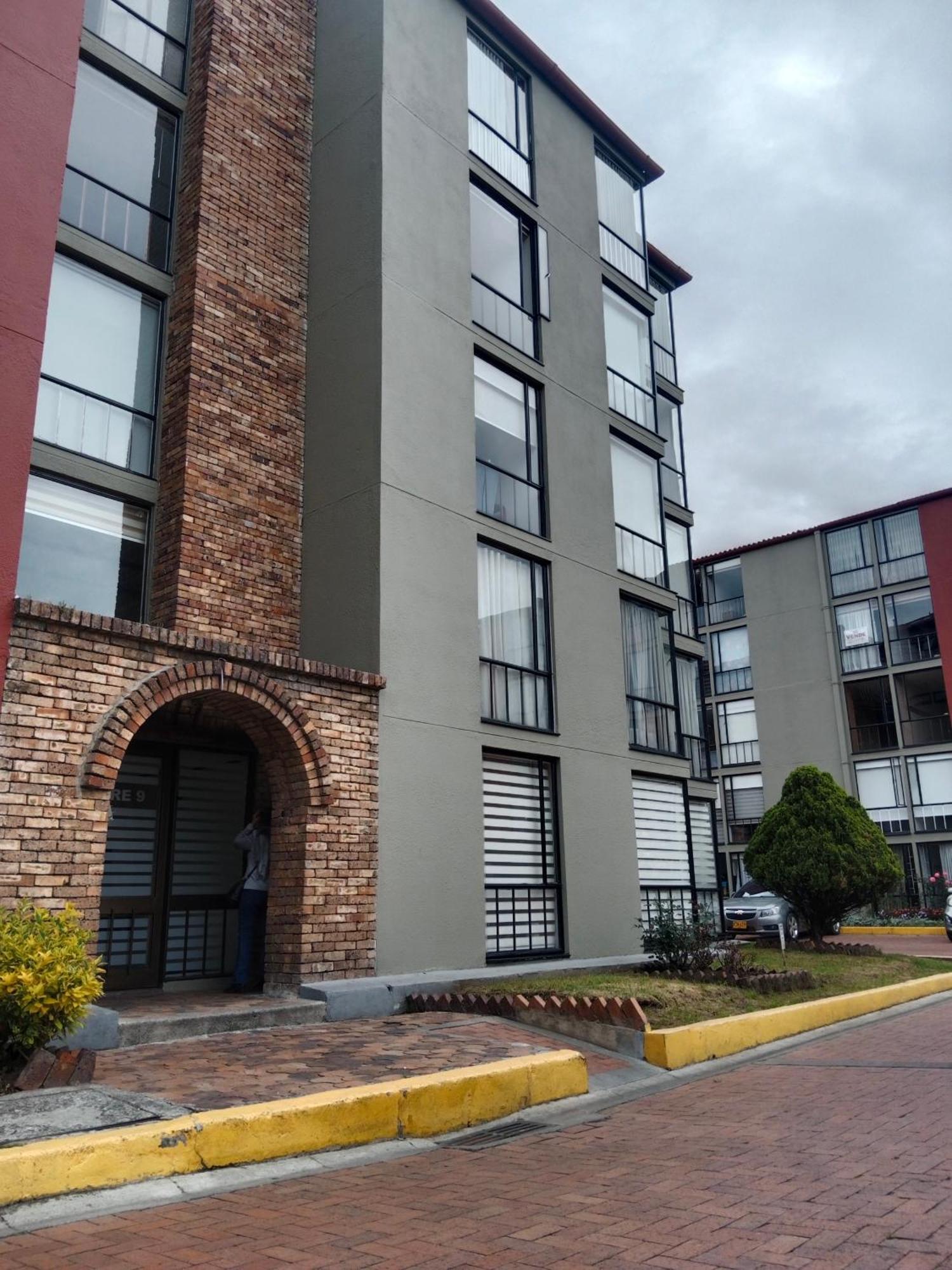 104-9 Apto Usaquen Piso 1 Con Parking Private Apartment