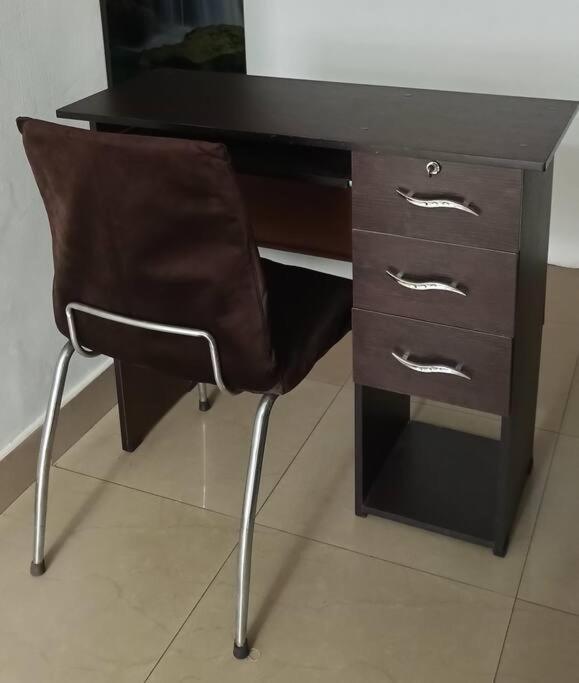 Completo Cerca A Embajada 3