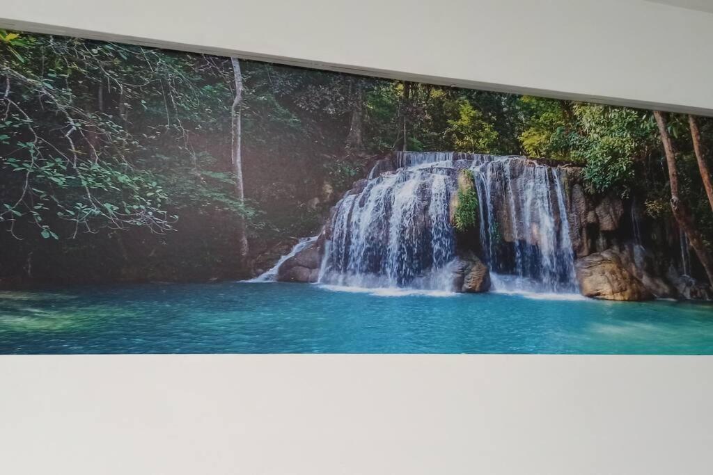 Completo Cerca A Embajada 3 *