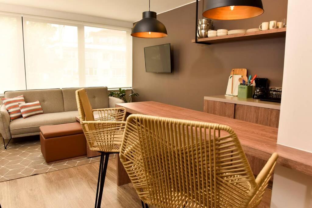 Great Space In Perfect Area! Walk Everywhere! * Bogota