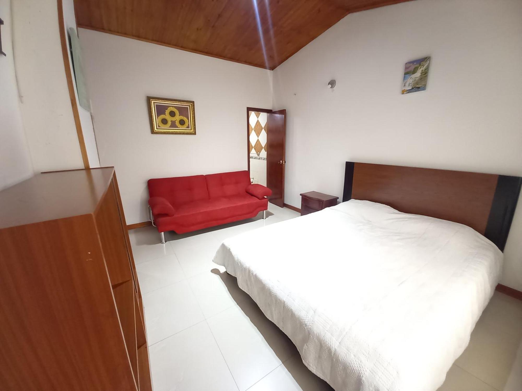 Amplia Casa Familiar Homestay