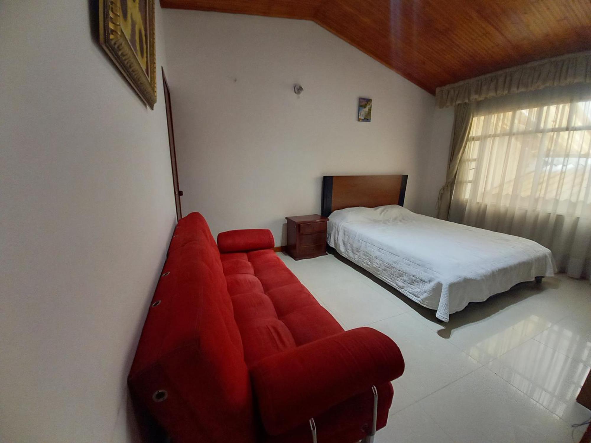 Amplia Casa Familiar Homestay *