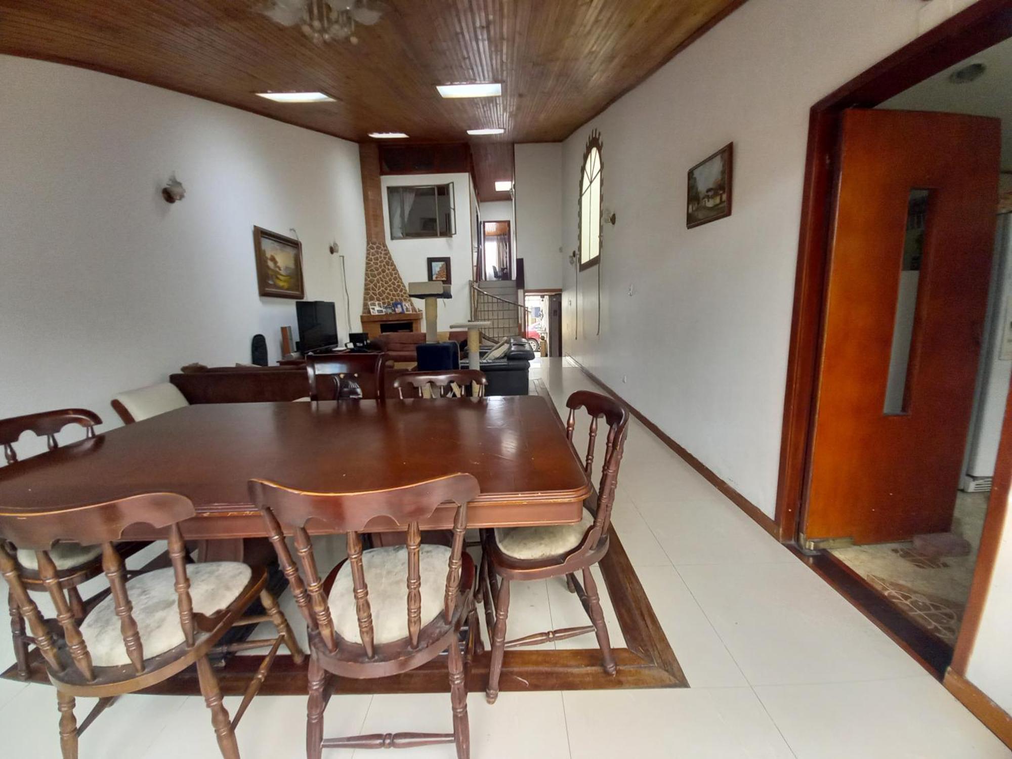 Amplia Casa Familiar Homestay