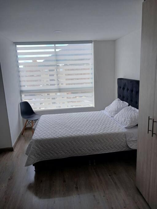Estudio Moderno, Vista Al Centro Y Monserrate Bogota
