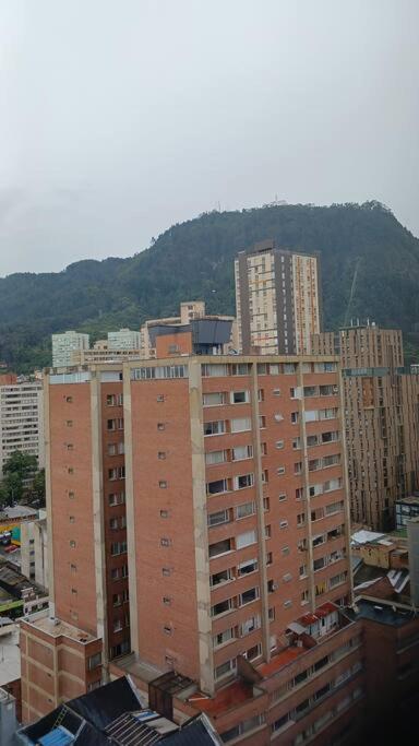 Estudio Moderno, Vista Al Centro Y Monserrate *
